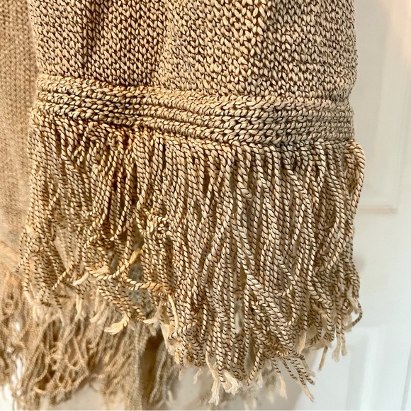 Beautiful Bishop and Young tan fringe shortsleeved sweater size medium. - Picture 5 of 9